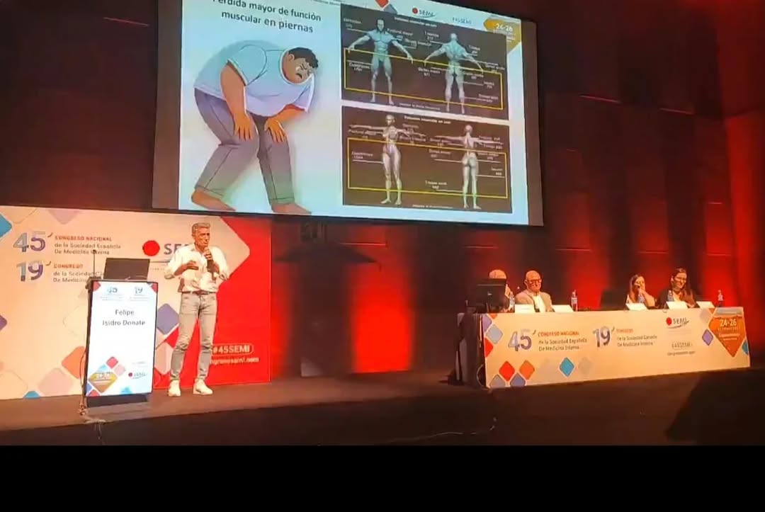 Felipe Isidro durante una intervención en el Congreso Nacional de Medicina Interna